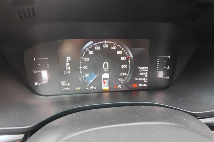 Used Volvo XC60 2021 T5 4x4 Smart Luxury Edition Instrument Cluster
