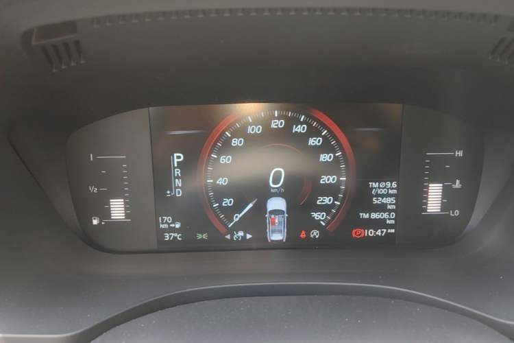 Used Volvo XC60 2021 T5 4x4 Smart Luxury Edition Instrument Cluster
