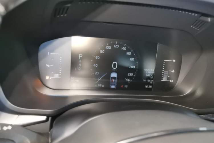 Used Volvo XC60 2021 T5 4x4 Smart Luxury Edition Instrument Cluster