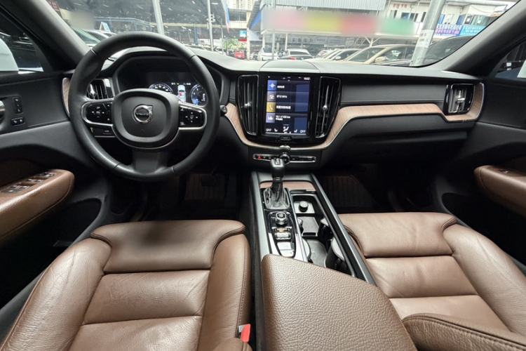 Used Volvo XC60 2021 T5 4x4 Smart Luxury Edition Interior 1