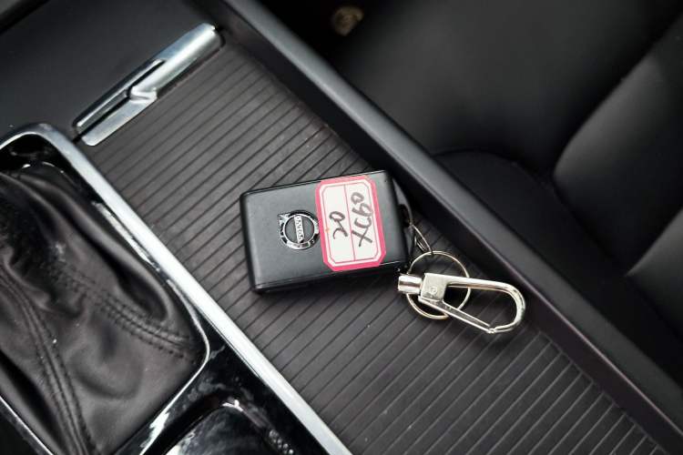 Used Volvo XC60 2021 T5 4x4 Smart Luxury Edition Interior 1