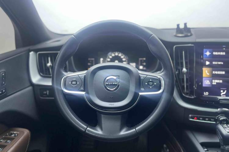 Used Volvo XC60 2021 T5 4x4 Smart Luxury Edition Interior 1