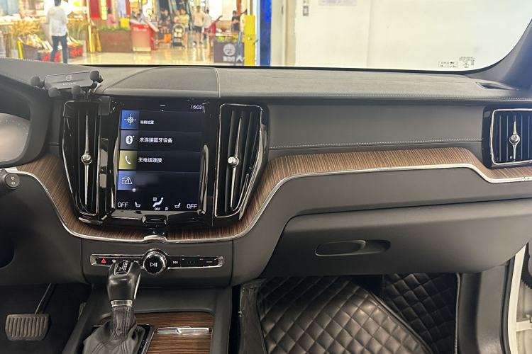 Used Volvo XC60 2021 T5 4x4 Smart Luxury Edition Interior 10
