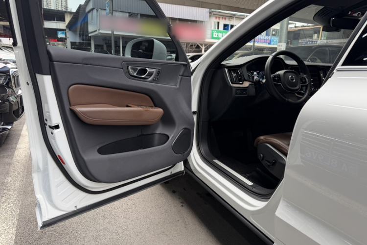 Used Volvo XC60 2021 T5 4x4 Smart Luxury Edition Interior 11