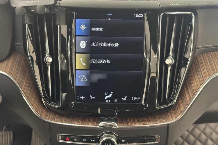 Used Volvo XC60 2021 T5 4x4 Smart Luxury Edition Interior 11