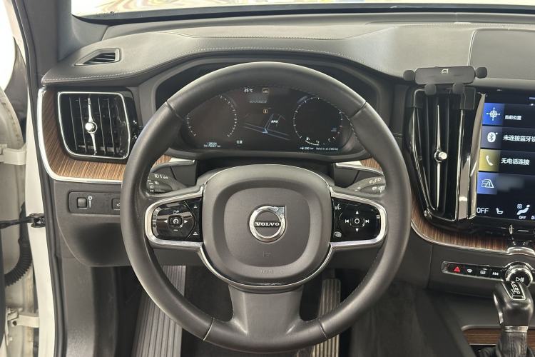 Used Volvo XC60 2021 T5 4x4 Smart Luxury Edition Interior 12