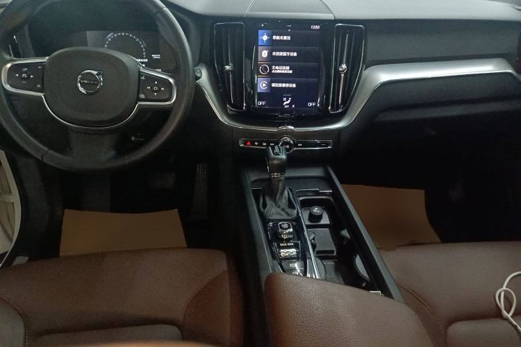 Used Volvo XC60 2021 T5 4x4 Smart Luxury Edition Interior 2
