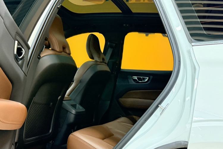 Used Volvo XC60 2021 T5 4x4 Smart Luxury Edition Interior 2
