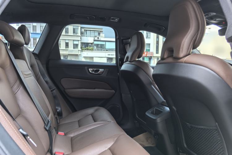 Used Volvo XC60 2021 T5 4x4 Smart Luxury Edition Interior 3