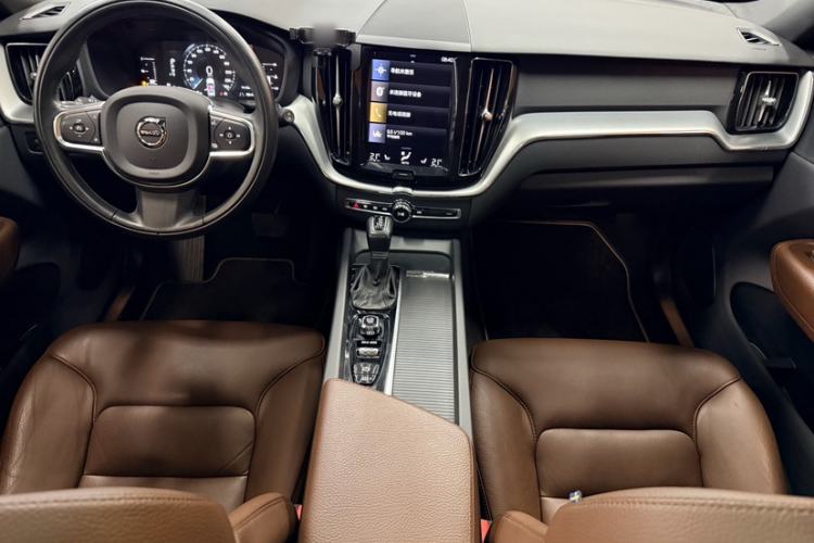 Used Volvo XC60 2021 T5 4x4 Smart Luxury Edition Interior 3