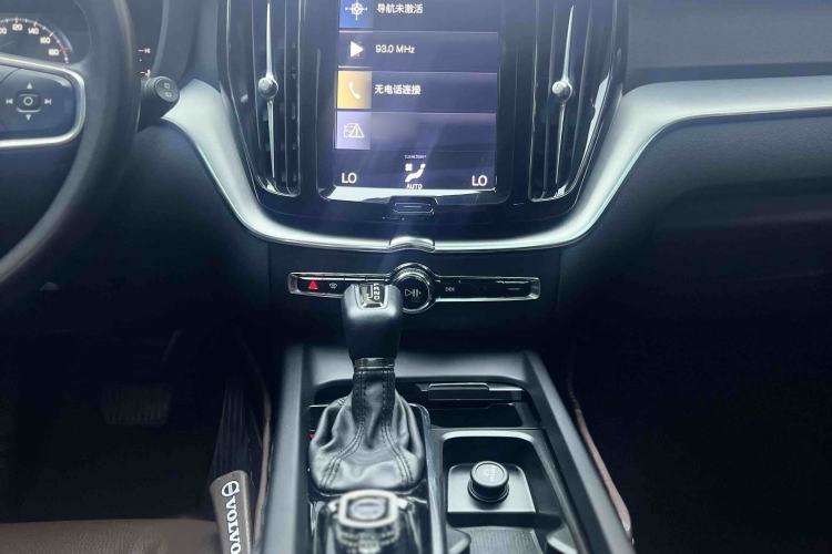 Used Volvo XC60 2021 T5 4x4 Smart Luxury Edition Interior 3