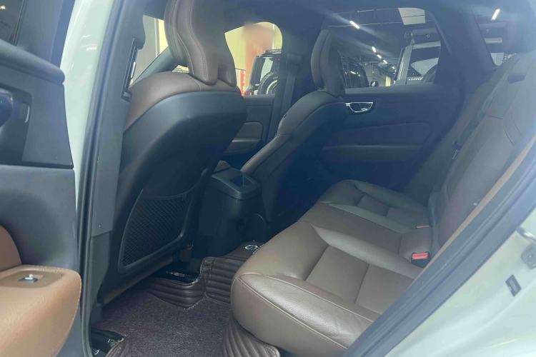 Used Volvo XC60 2021 T5 4x4 Smart Luxury Edition Interior 4