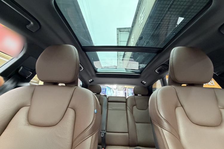 Used Volvo XC60 2021 T5 4x4 Smart Luxury Edition Interior 5
