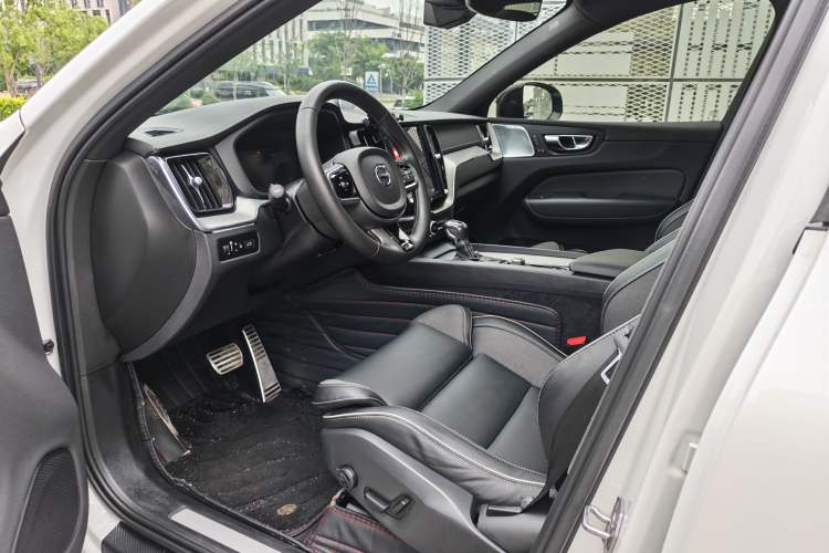 Used Volvo XC60 2021 T5 4x4 Smart & Advanced Sport Edition Interior 5