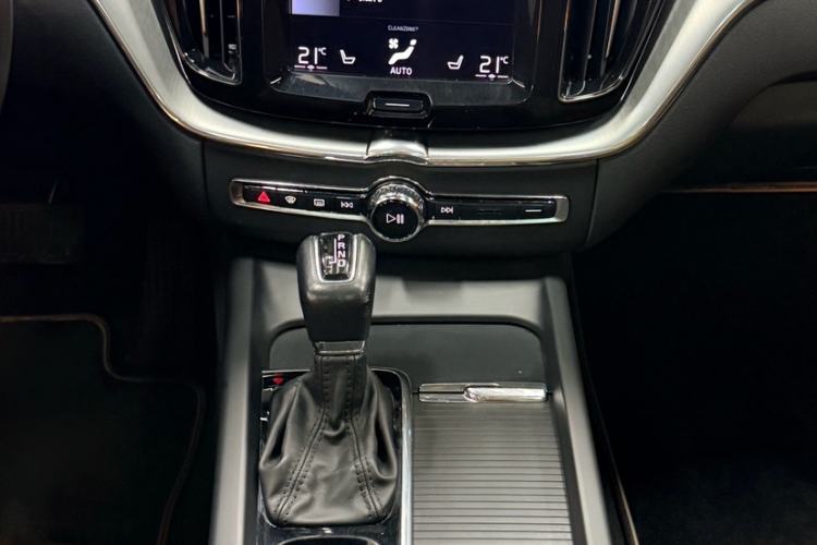 Used Volvo XC60 2021 T5 4x4 Smart Luxury Edition Interior 5