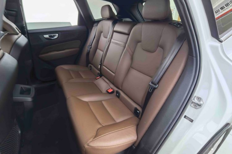 Used Volvo XC60 2021 T5 4x4 Smart Luxury Edition Interior 7