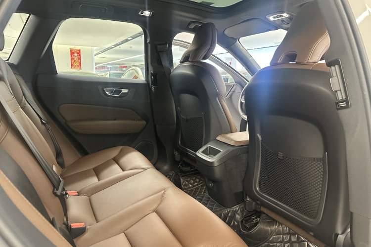 Used Volvo XC60 2021 T5 4x4 Smart Luxury Edition Interior 7