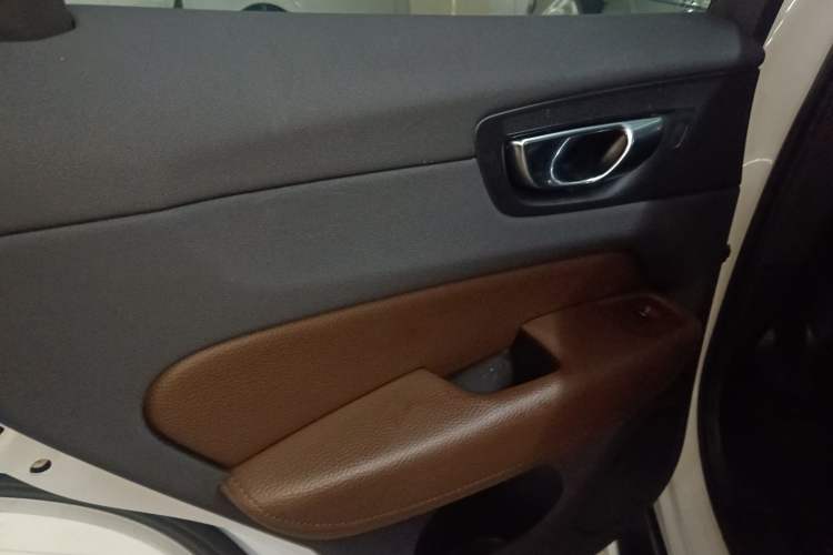 Used Volvo XC60 2021 T5 4x4 Smart Luxury Edition Interior 8