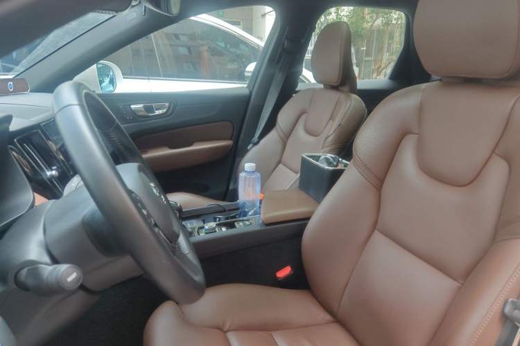 Used Volvo XC60 2021 T5 4x4 Smart Luxury Edition Left Front Seat