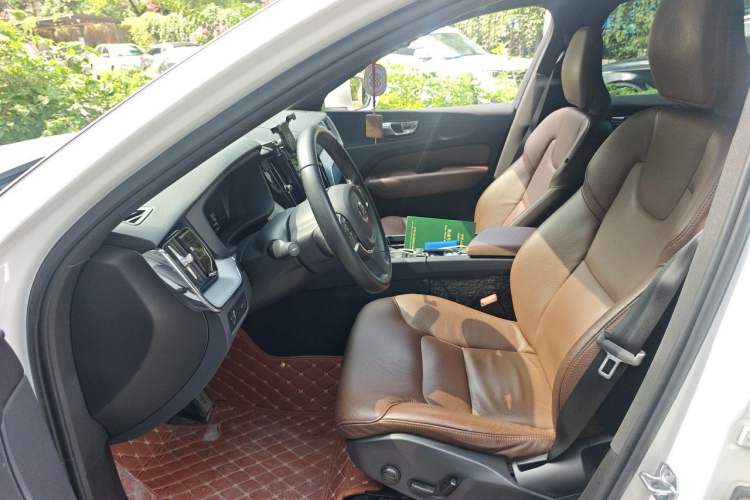 Used Volvo XC60 2021 T5 4x4 Smart Luxury Edition Left Front Seat