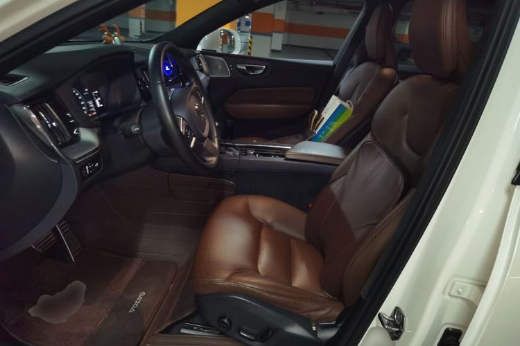 Used Volvo XC60 2021 T5 4x4 Smart Luxury Edition Left Front Seat