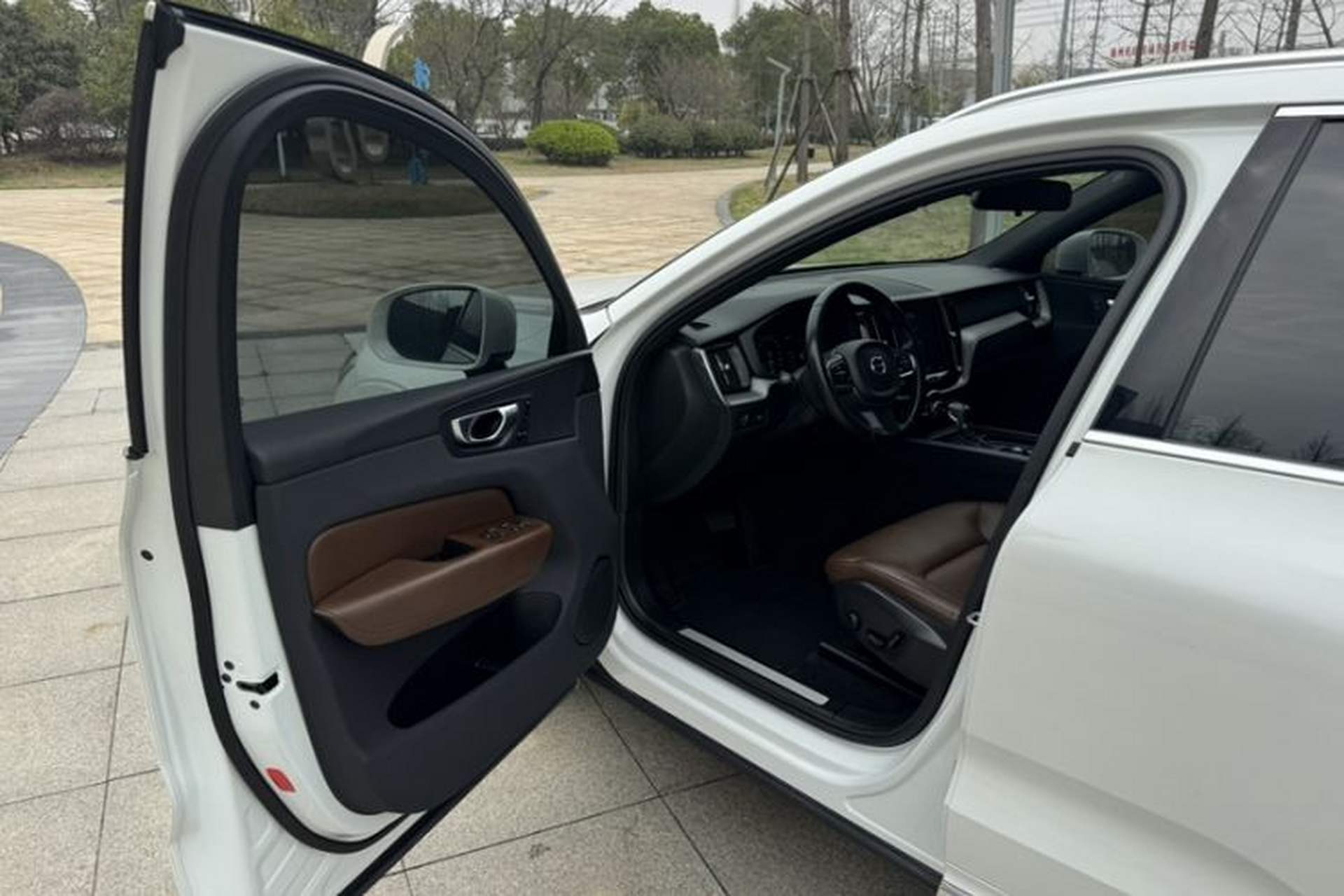 Used Volvo XC60 2021 T5 4x4 Smart Luxury Edition Left Front Seat
