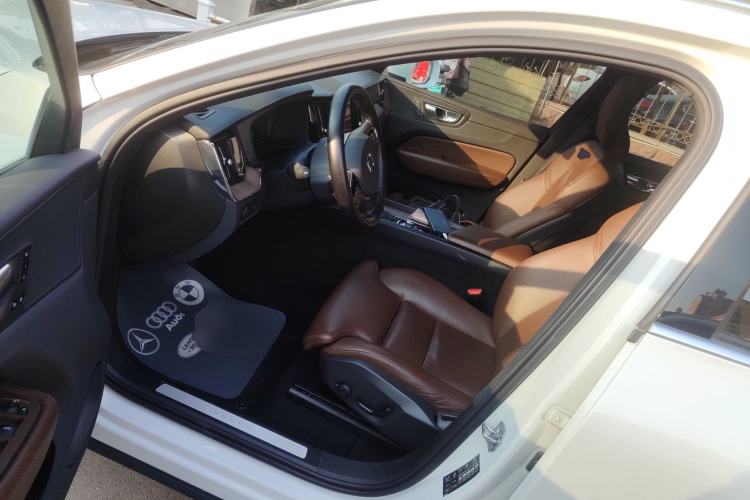 Used Volvo XC60 2021 T5 4x4 Smart Luxury Edition Left Front Seat