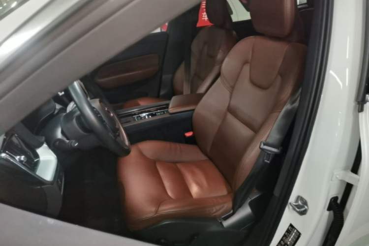 Used Volvo XC60 2021 T5 4x4 Smart Luxury Edition Left Front Seat