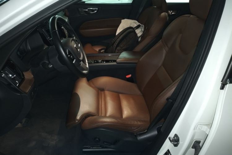 Used Volvo XC60 2021 T5 4x4 Smart Luxury Edition Left Front Seat
