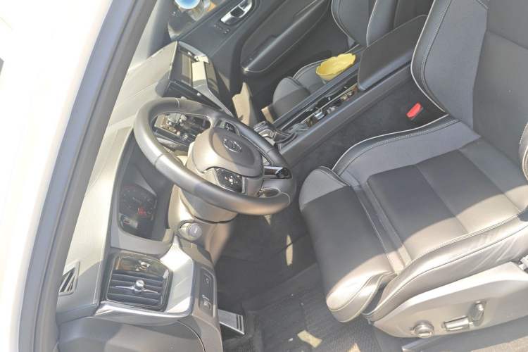 Used Volvo XC60 2021 T5 4x4 Smart & Advanced Sport Edition Left Front Seat