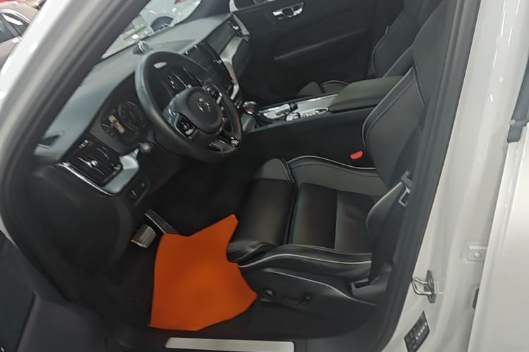 Used Volvo XC60 2021 T5 4x4 Smart & Advanced Sport Edition Left Front Seat