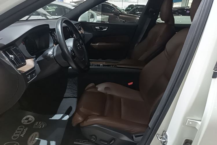 Used Volvo XC60 2021 T5 4x4 Smart Luxury Edition Left Front Seat