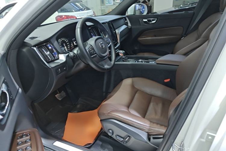 Used Volvo XC60 2021 T5 4x4 Smart Luxury Edition Left Front Seat
