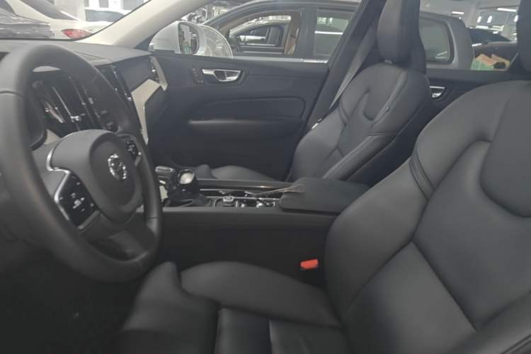 Used Volvo XC60 2021 T5 4x4 Smart Luxury Edition Left Front Seat