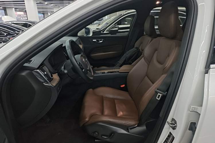 Used Volvo XC60 2021 T5 4x4 Smart Luxury Edition Left Front Seat
