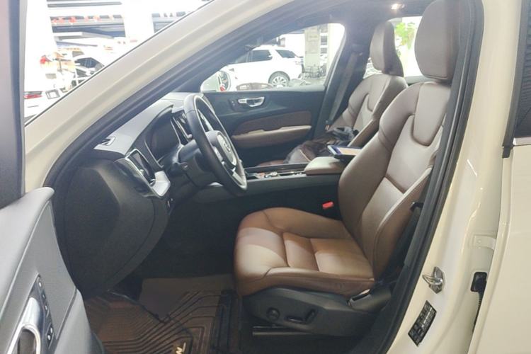 Used Volvo XC60 2021 T5 4x4 Smart Luxury Edition Left Front Seat