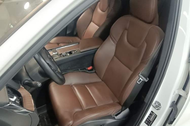 Used Volvo XC60 2021 T5 4x4 Smart Luxury Edition Left Front Seat