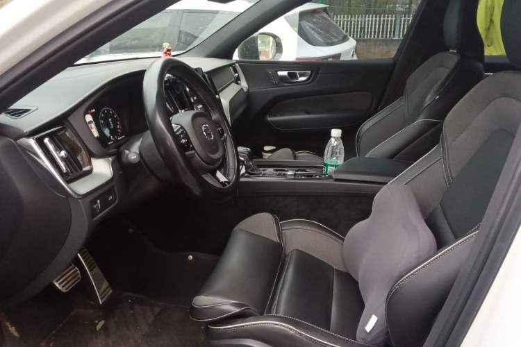 Used Volvo XC60 2021 T5 4x4 Smart & Advanced Sport Edition Left Front Seat