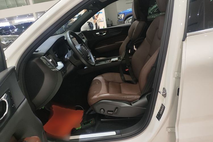 Used Volvo XC60 2021 T5 4x4 Smart Luxury Edition Left Front Seat