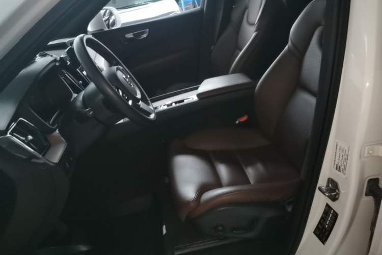 Used Volvo XC60 2021 T5 4x4 Smart Luxury Edition Left Front Seat