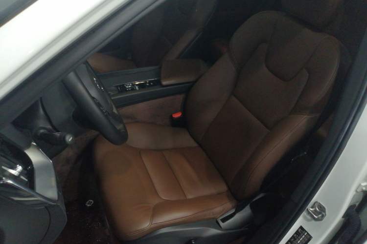 Used Volvo XC60 2021 T5 4x4 Smart Luxury Edition Left Front Seat