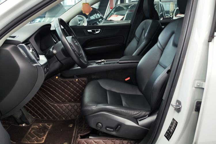 Used Volvo XC60 2021 T5 4x4 Smart Luxury Edition Left Front Seat