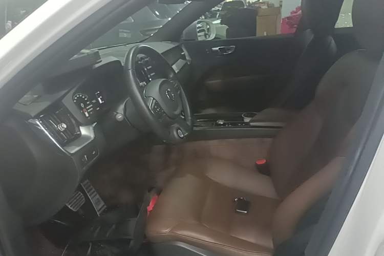 Used Volvo XC60 2021 T5 4x4 Smart Luxury Edition Left Front Seat
