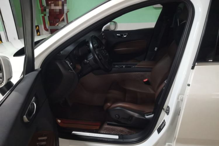Used Volvo XC60 2021 T5 4x4 Smart Luxury Edition Left Front Seat