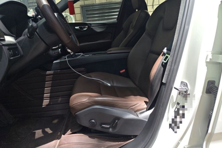 Used Volvo XC60 2021 T5 4x4 Smart Luxury Edition Left Front Seat
