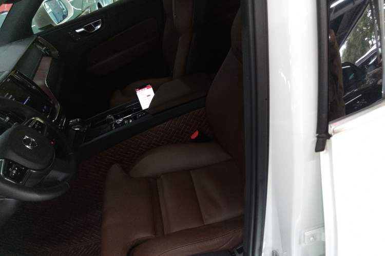 Used Volvo XC60 2021 T5 4x4 Smart Luxury Edition Left Front Seat