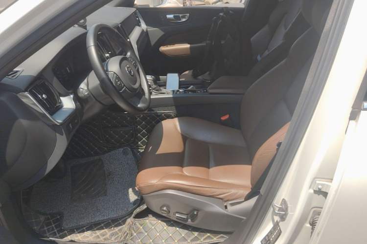 Used Volvo XC60 2021 T5 4x4 Smart Luxury Edition Left Front Seat
