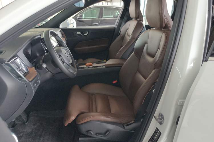 Used Volvo XC60 2021 T5 4x4 Smart Luxury Edition Left Front Seat