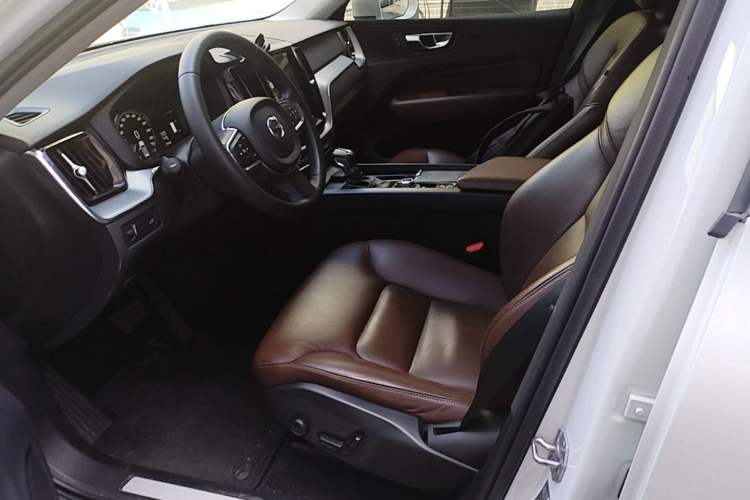 Used Volvo XC60 2021 T5 4x4 Smart Luxury Edition Left Front Seat