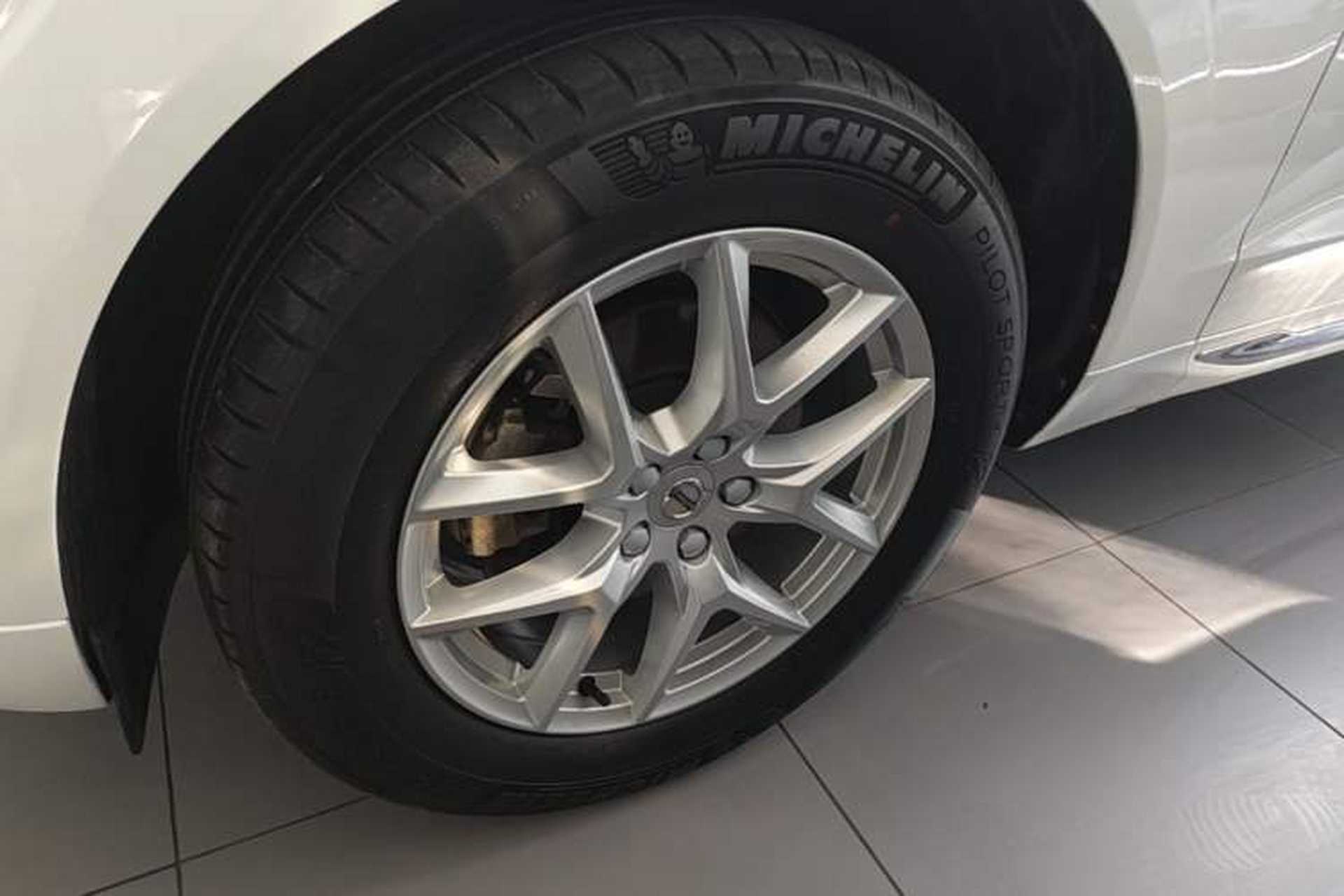 Used Volvo XC60 2021 T5 4x4 Smart Luxury Edition Left Front Wheel Hub
